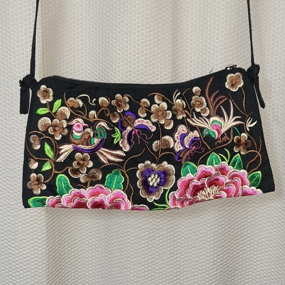 Stunning Embroidered Imported Handbag - Picture 4 of 7